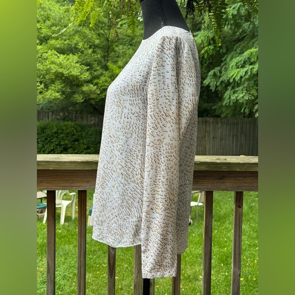 White House Black Market Cream and Gold Silk snake print Blouse 8 EUC - Picture 4 of 6